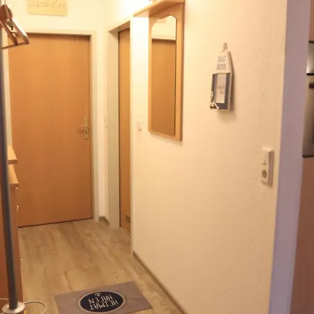 Mit Seeblick Und Schwimmbadnutzung In